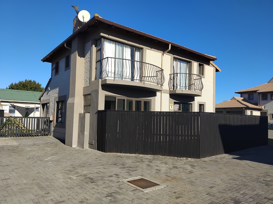 4 Bedroom Property for Sale in Wavecrest Eastern Cape